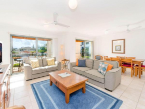 Breakers Block 3 - Unit 2 - Pool in complex - across the road from the beach Yamba